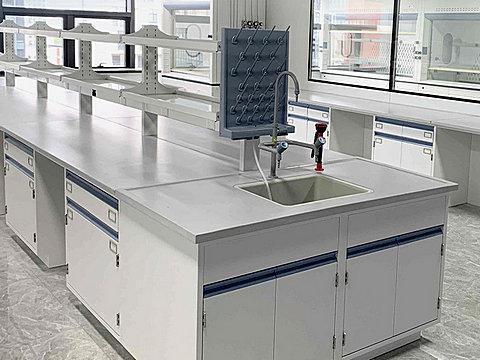 How to Choose the Right Laboratory Worktop?